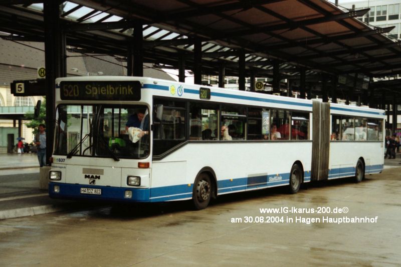 HA-DZ 822